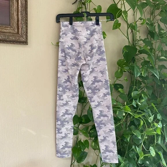 DYI Signature Tight - Digital Camo - Picture 4 of 5